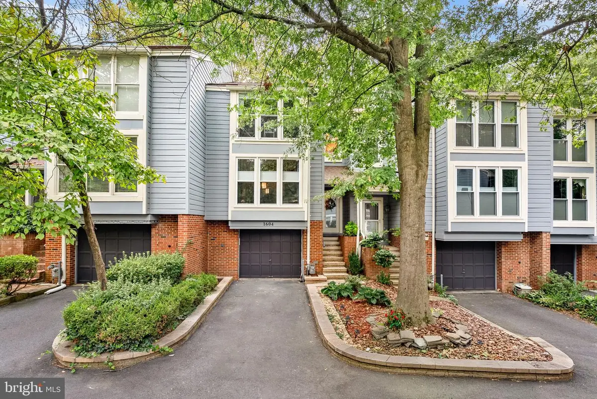 1604 Apricot Ct, Reston, VA 20190 - #1
