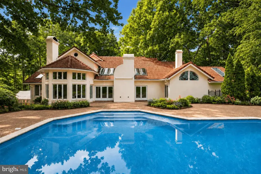 2094 Hunters Crest Way, Vienna, VA 22181 - #2