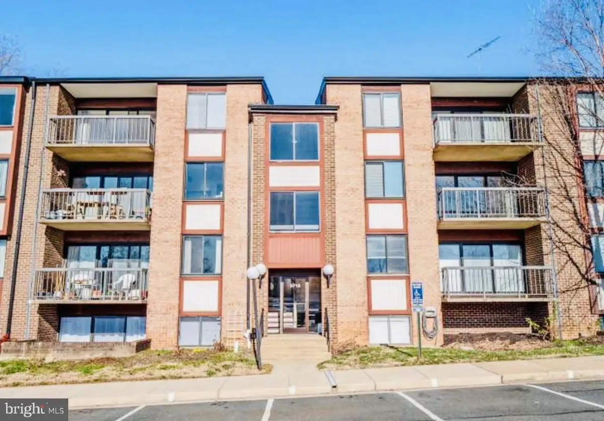 9718 Kingsbridge Dr #204, Fairfax, VA 22031 - #1