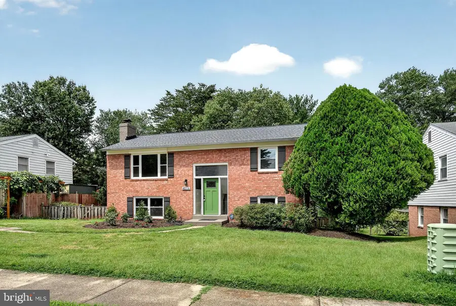4016 Mapleton Dr, Chantilly, VA 20151 - #2