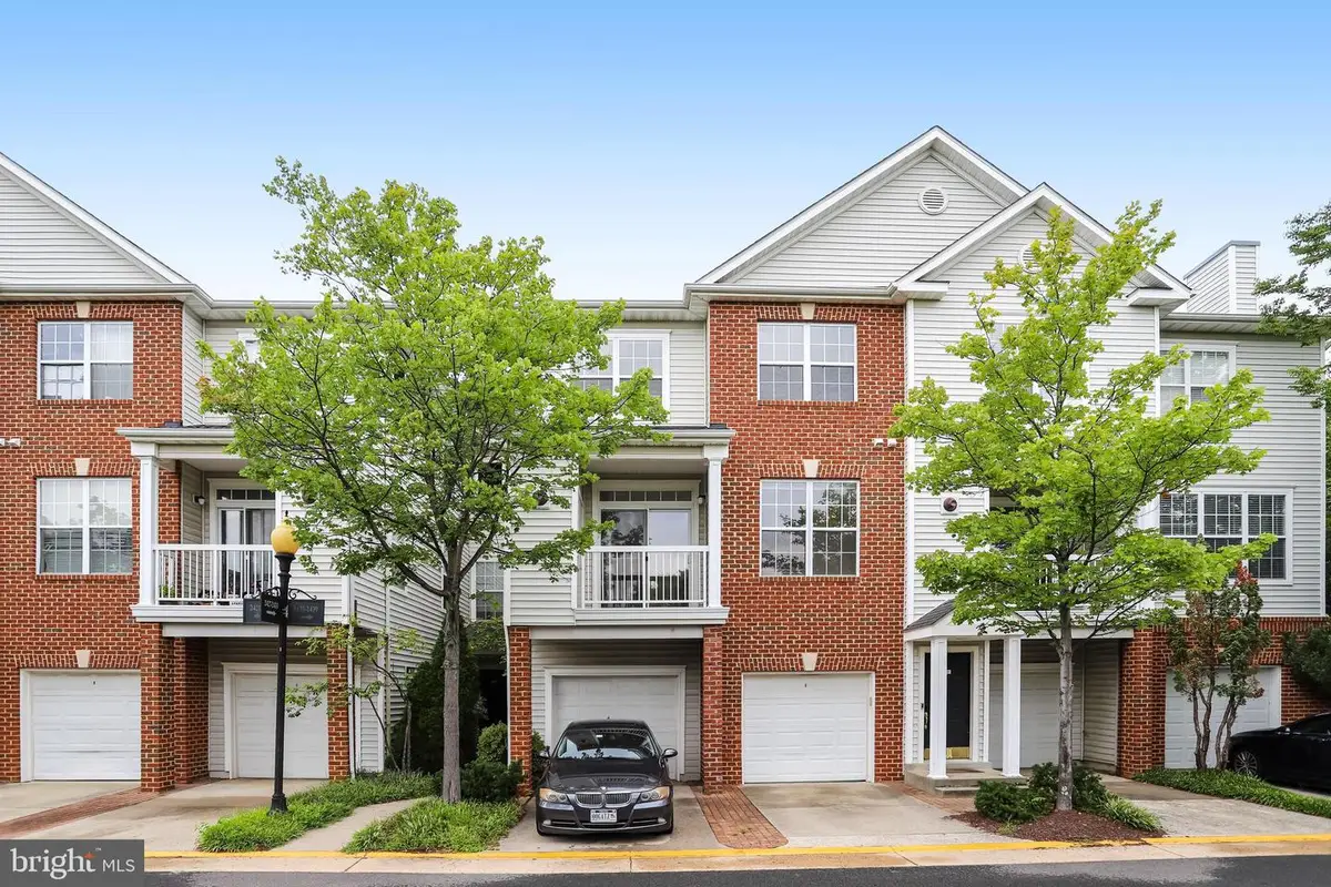 2433 Coopers Branch Ct, Herndon, VA 20171 - #1