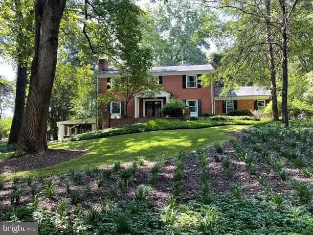 10015 Saddle Rd, Vienna, VA 22181 - #1