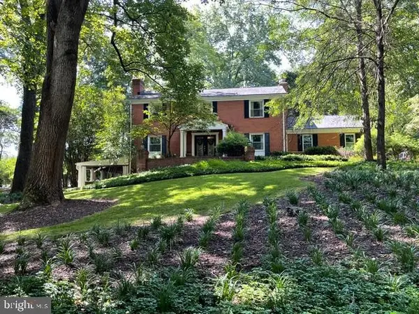 10015 Saddle Rd, VIENNA, VA 22181