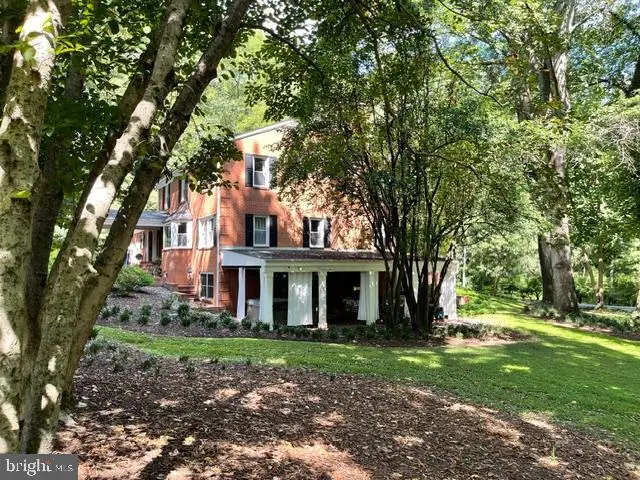 10015 Saddle Rd, Vienna, VA 22181 - #2