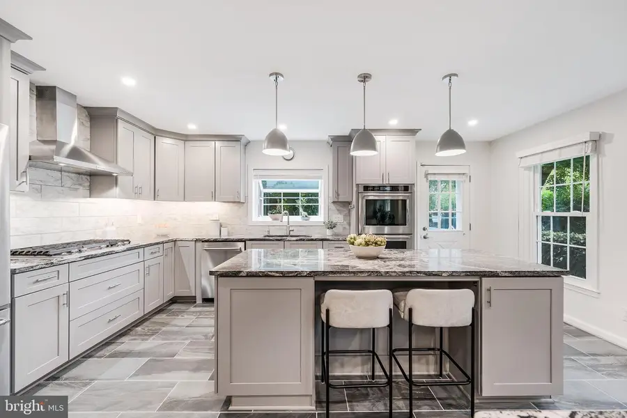10812 Hunt Club Rd, Reston, VA 20190 - #3