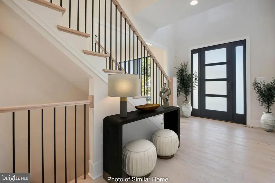 8316 Westchester Dr, Vienna, VA 22182 - #3