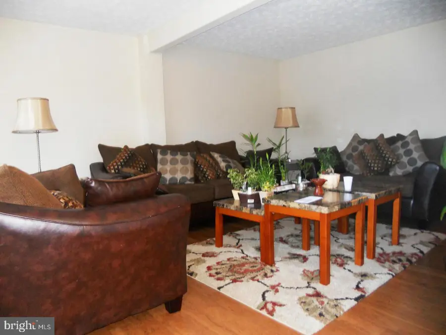 8031 Tyson Oaks Cir, Vienna, VA 22182 - #3