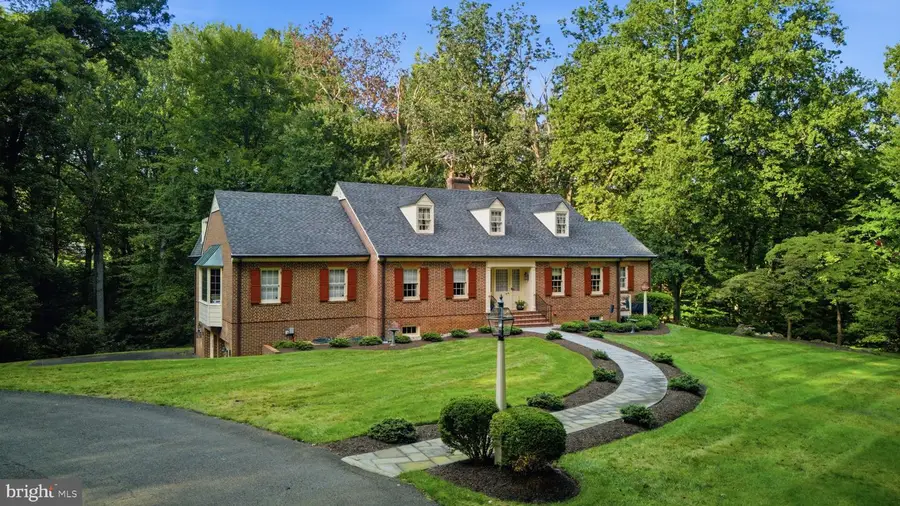 9187 Old Dominion Dr, McLean, VA 22102 - #3