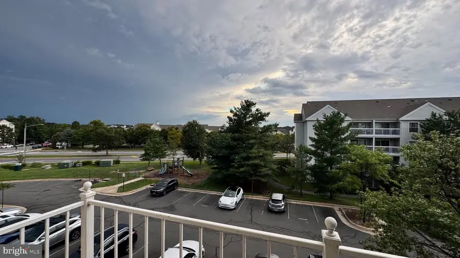 2497 Angeline Dr #301, Herndon, VA 20171 - #3