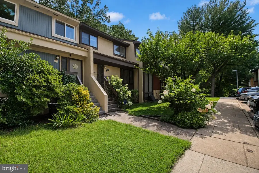 2104 Cartwright Pl, Reston, VA 20191 - #2