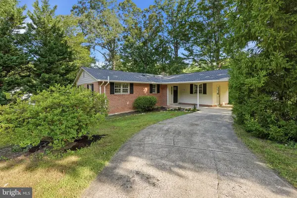 10196 Bessmer Ln, FAIRFAX, VA 22032