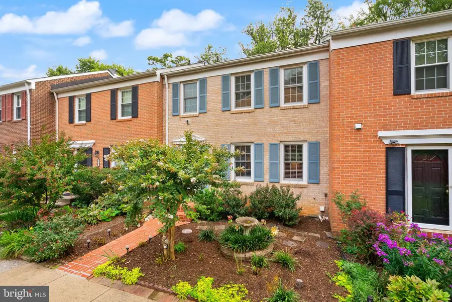 9507 Burdett Rd, Burke, VA 22015 - #2