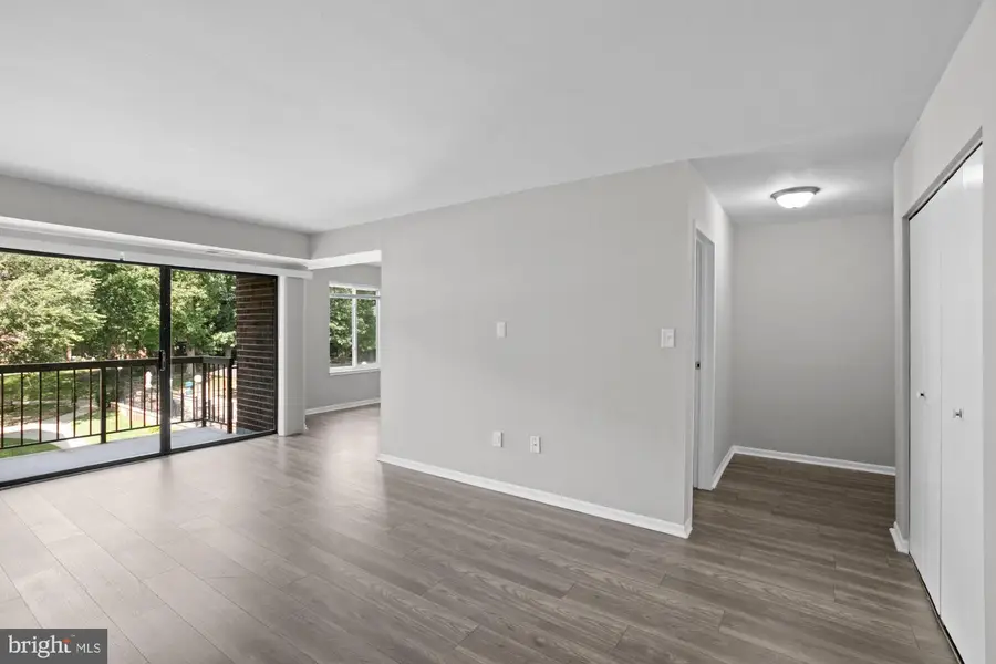 9728 Kingsbridge Dr #302, Fairfax, VA 22031 - #3