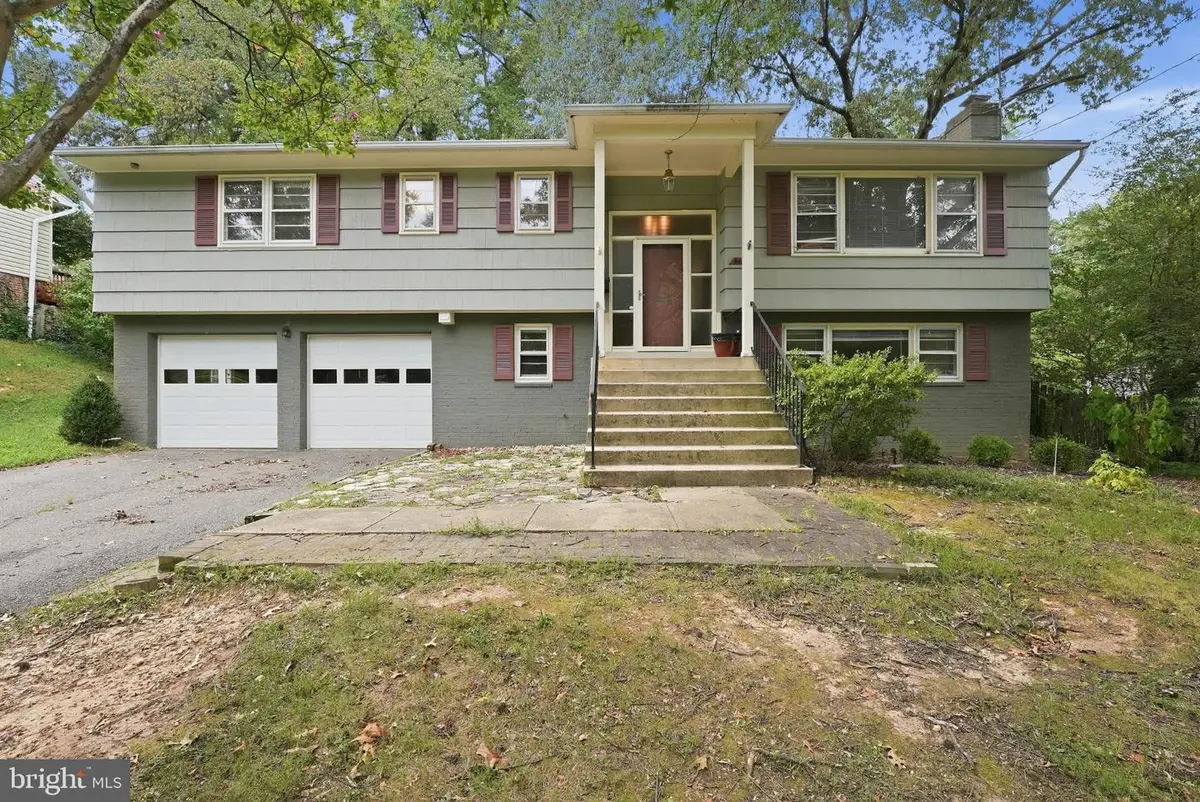 8400 Bound Brook Ln, Alexandria, VA 22309 - #1