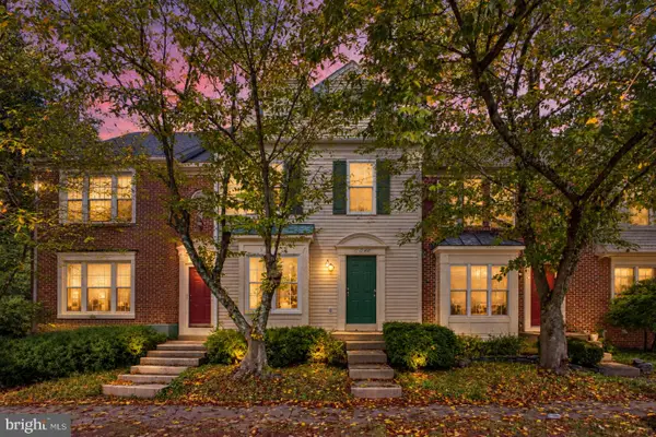 6048 Raina Dr, CENTREVILLE, VA 20120