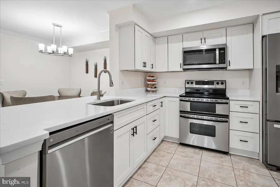 3800 Ridge Knoll Ct #9, Fairfax, VA 22033 - #2