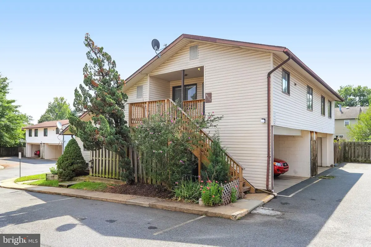 4139 Meadowland Ct, Chantilly, VA 20151 - #1