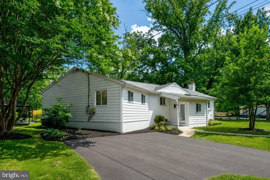 3237 Dye Dr, Falls Church, VA 22042 - #2