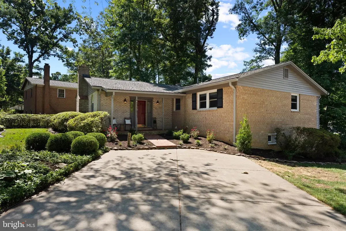 6604 Grey Fox Dr, Springfield, VA 22152 - #1