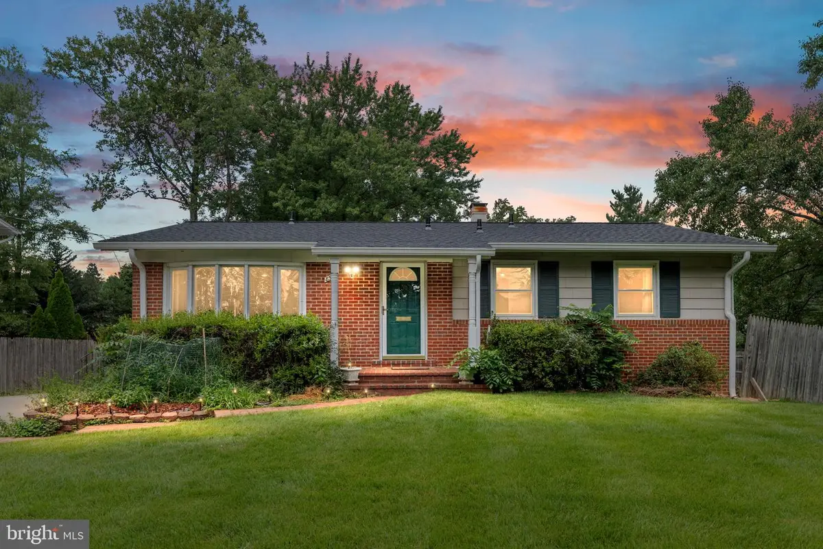 8520 Pepperdine Dr, Vienna, VA 22180 - #1