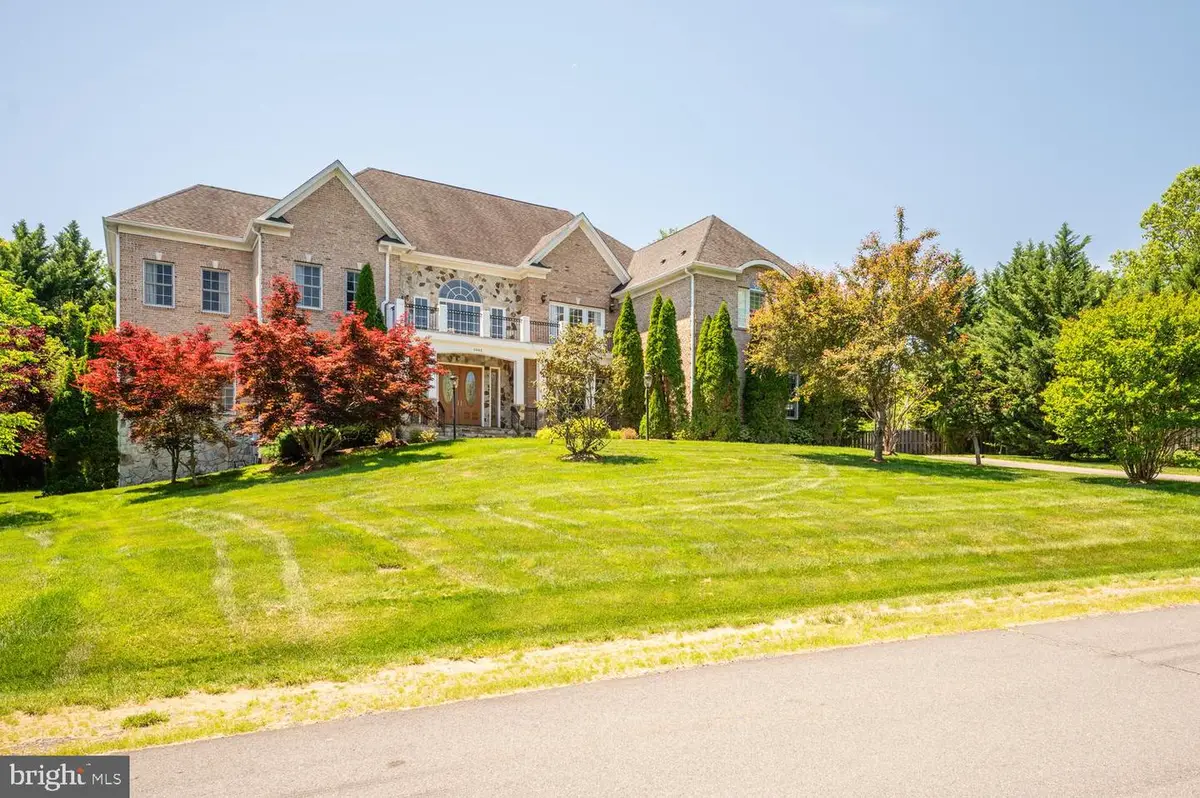 1002 Sherman Ct, Great Falls, VA 22066 - #1