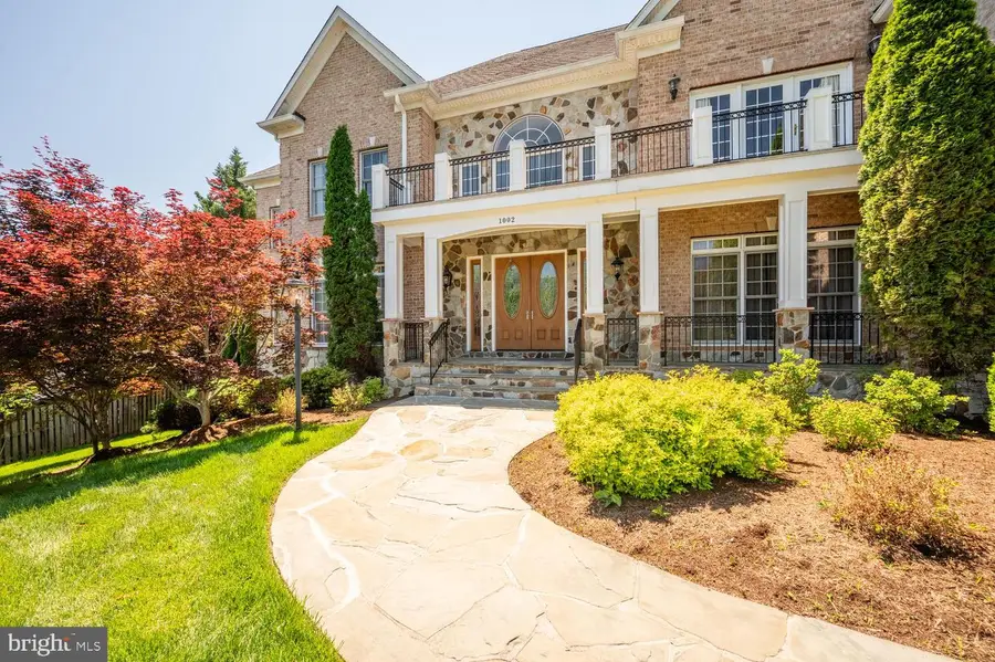 1002 Sherman Ct, Great Falls, VA 22066 - #2
