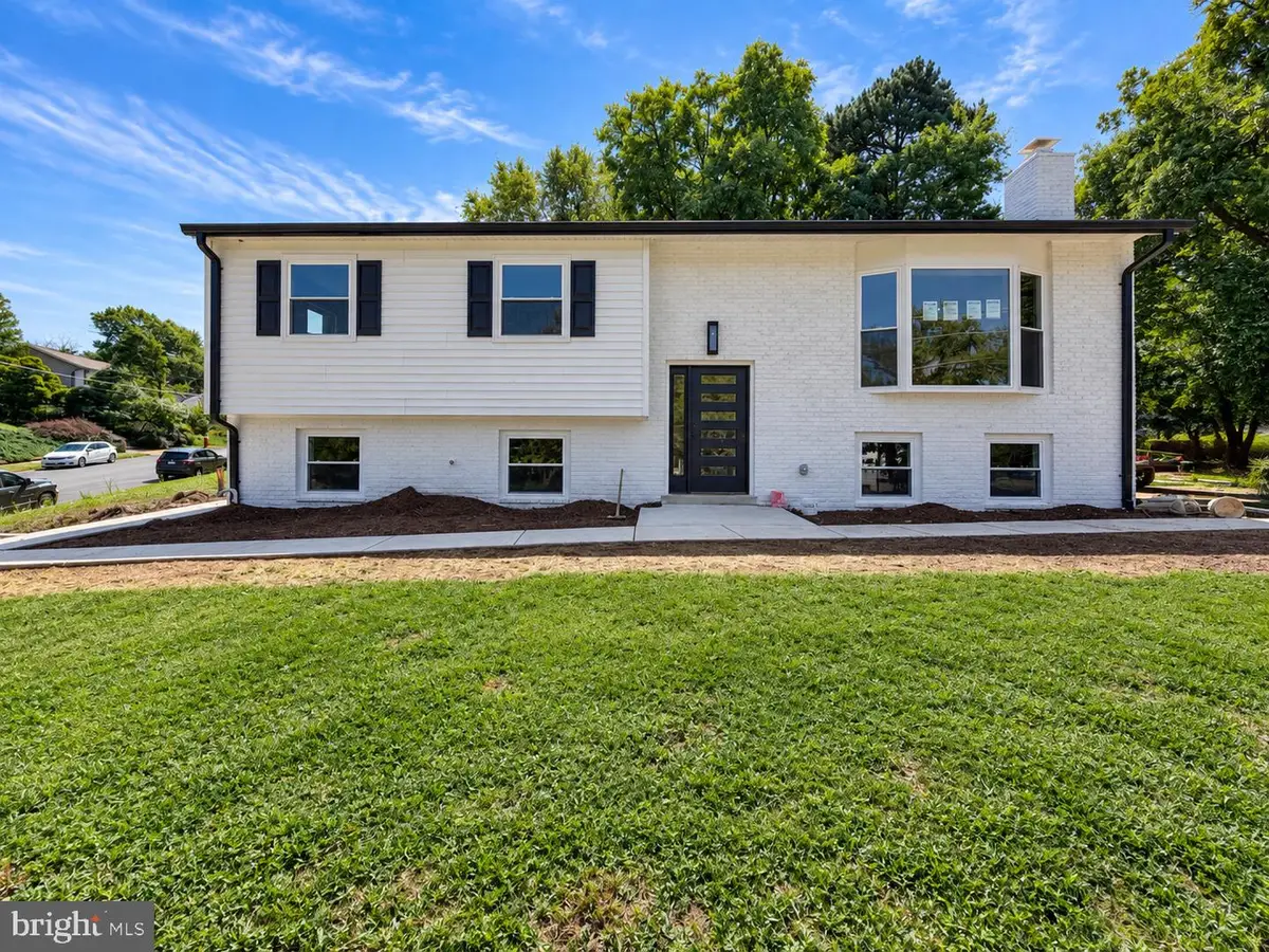 300 Valeview Ct Nw, Vienna, VA 22180 - #1