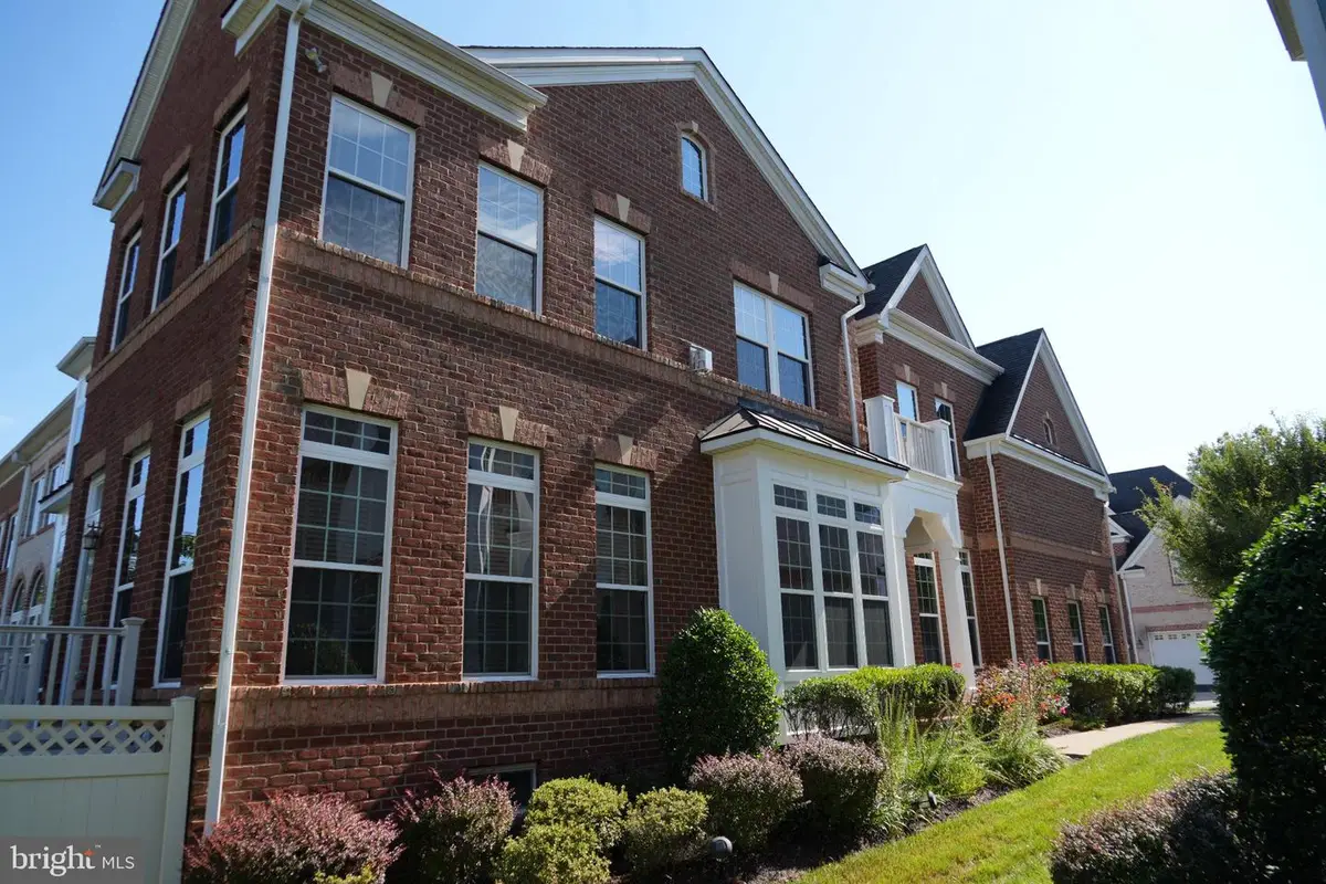 3888 Billberry Dr, Fairfax, VA 22033 - #1