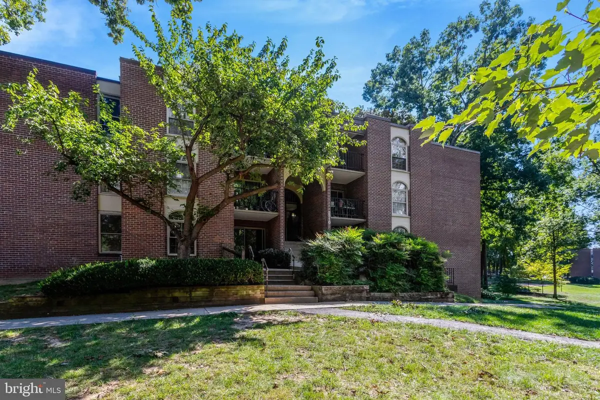 3310 Woodburn Village Dr #11, Annandale, VA 22003 - #1
