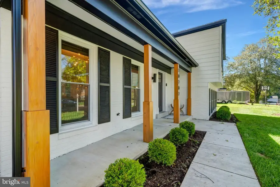 10707 Colton St, Fairfax, VA 22032 - #3