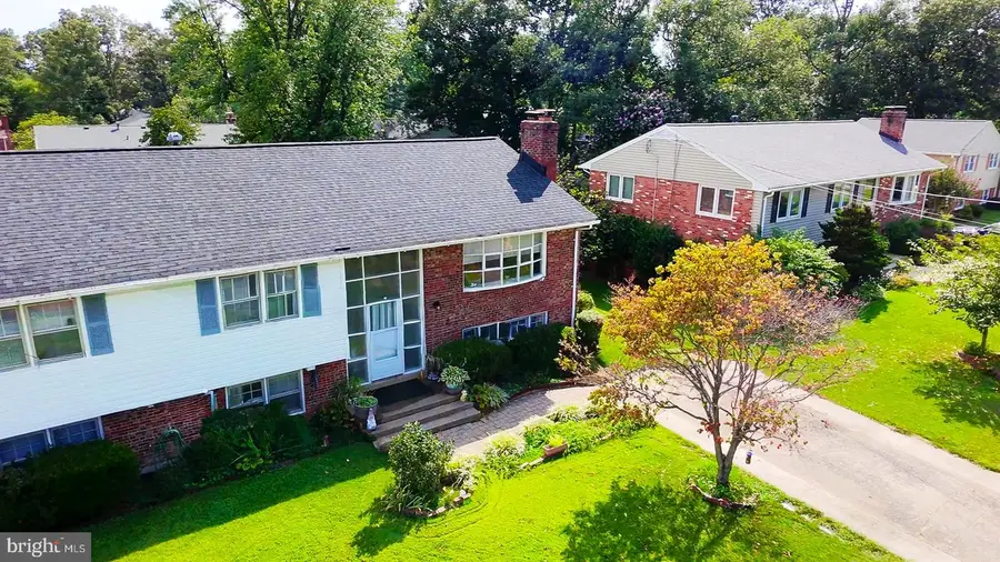 15009 Carlbern Dr, Centreville, VA 20120 - #2