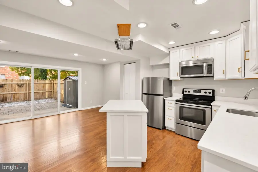 807 Locust St #5, Herndon, VA 20170 - #2