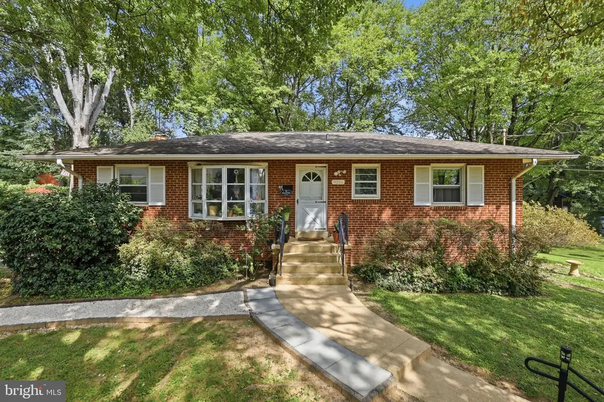9216 Brian Dr, Vienna, VA 22180 - #1