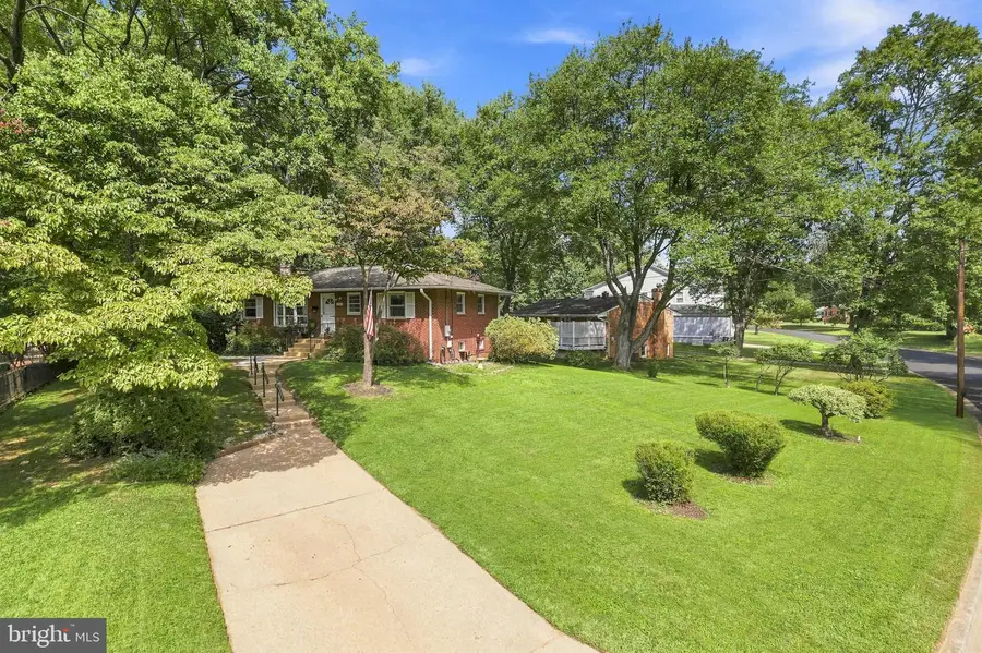 9216 Brian Dr, Vienna, VA 22180 - #2