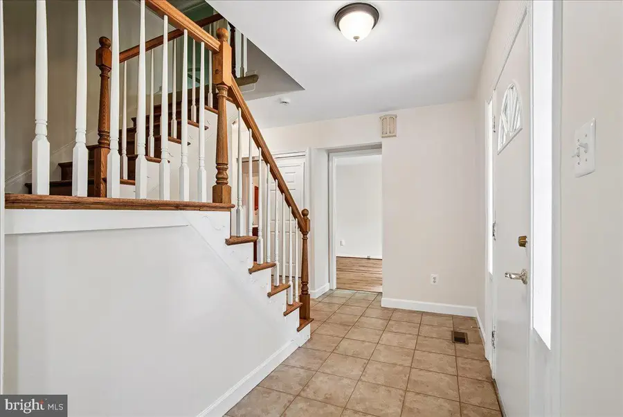 3215 Amberley Ln, Fairfax, VA 22031 - #2