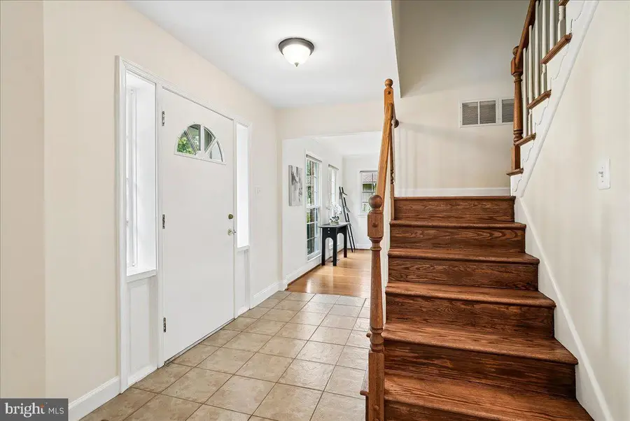 3215 Amberley Ln, Fairfax, VA 22031 - #3