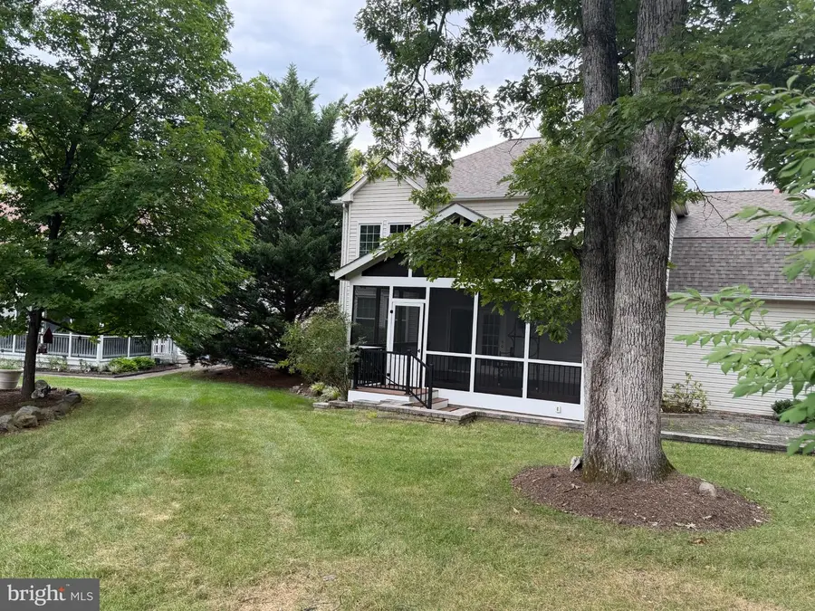902 Leona Ln, Herndon, VA 20170 - #2