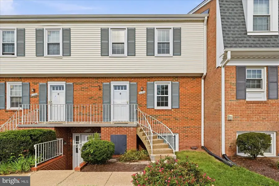 6152 Strasburg Dr, Centreville, VA 20121 - #2
