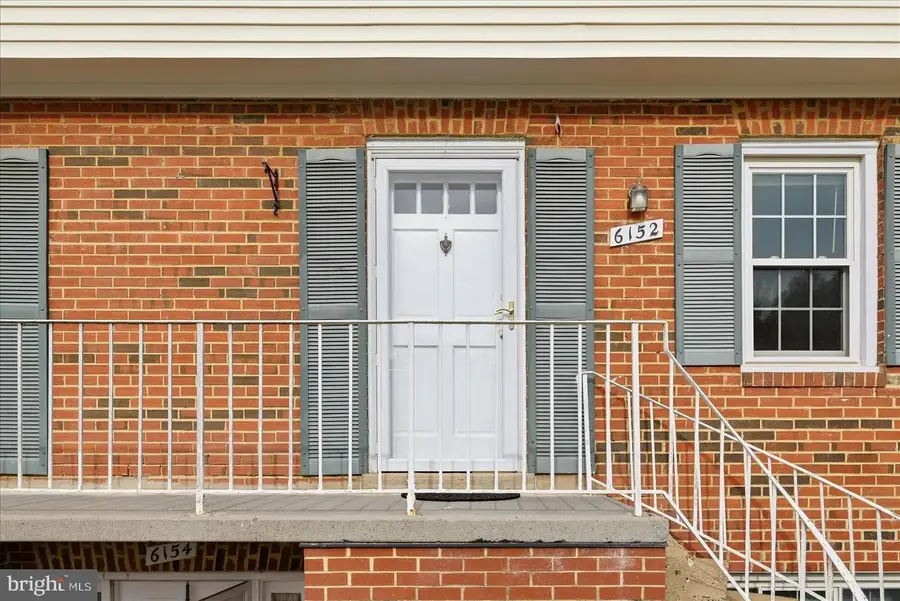 6152 Strasburg Dr, Centreville, VA 20121 - #3