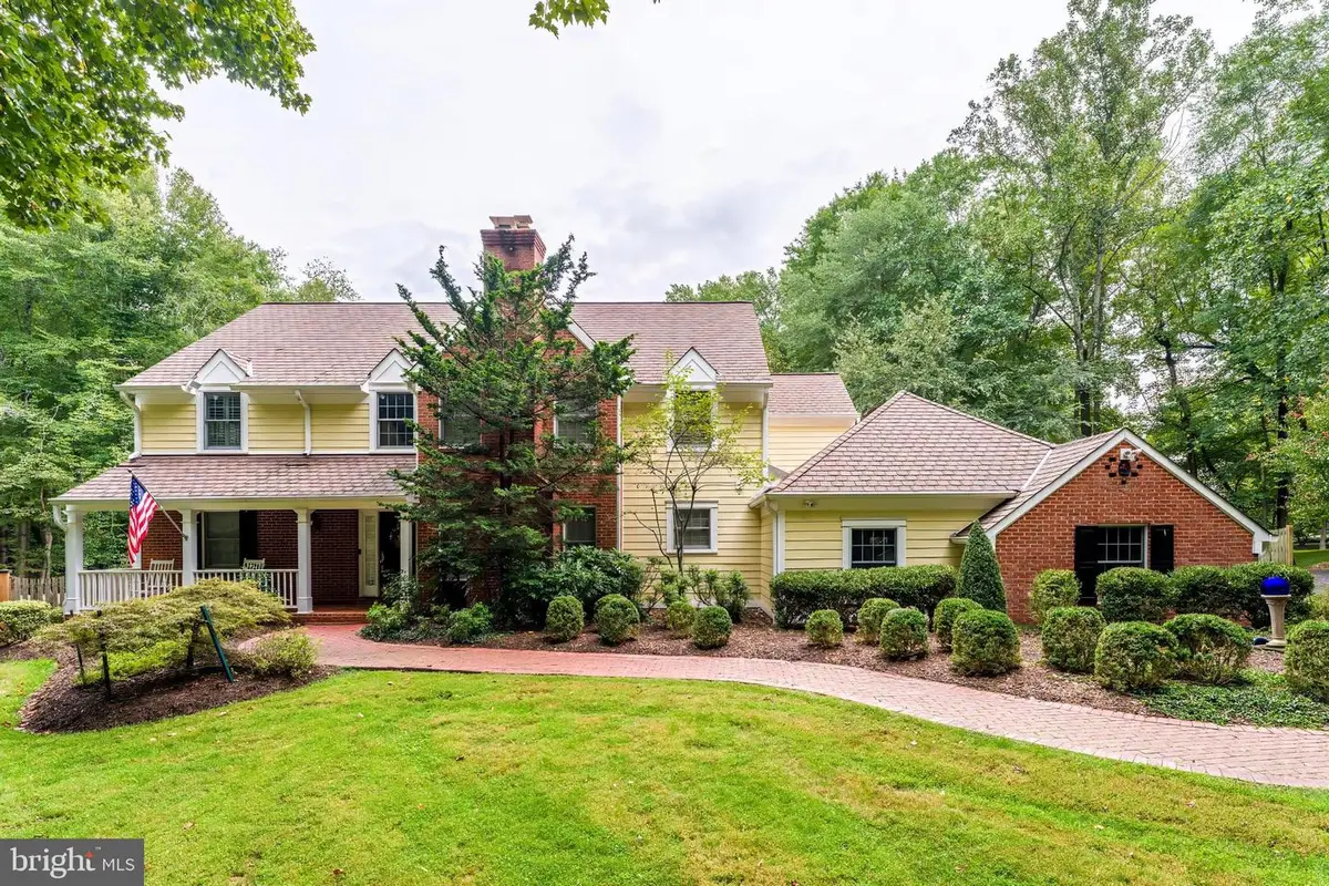 9709 Arnon Chapel Rd, Great Falls, VA 22066 - #1