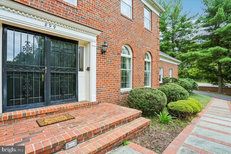 899 Linganore Dr, McLean, VA 22102 - #2