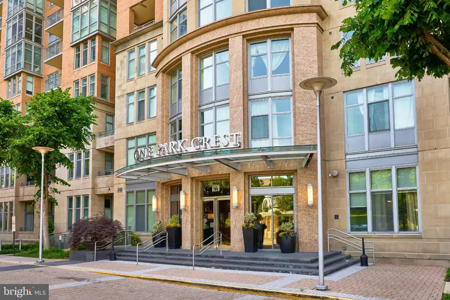 8220 Crestwood Heights Dr #216, McLean, VA 22102 - #2