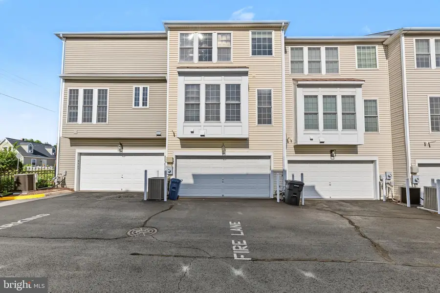 2467 Huntington Park Dr, Alexandria, VA 22303 - #3