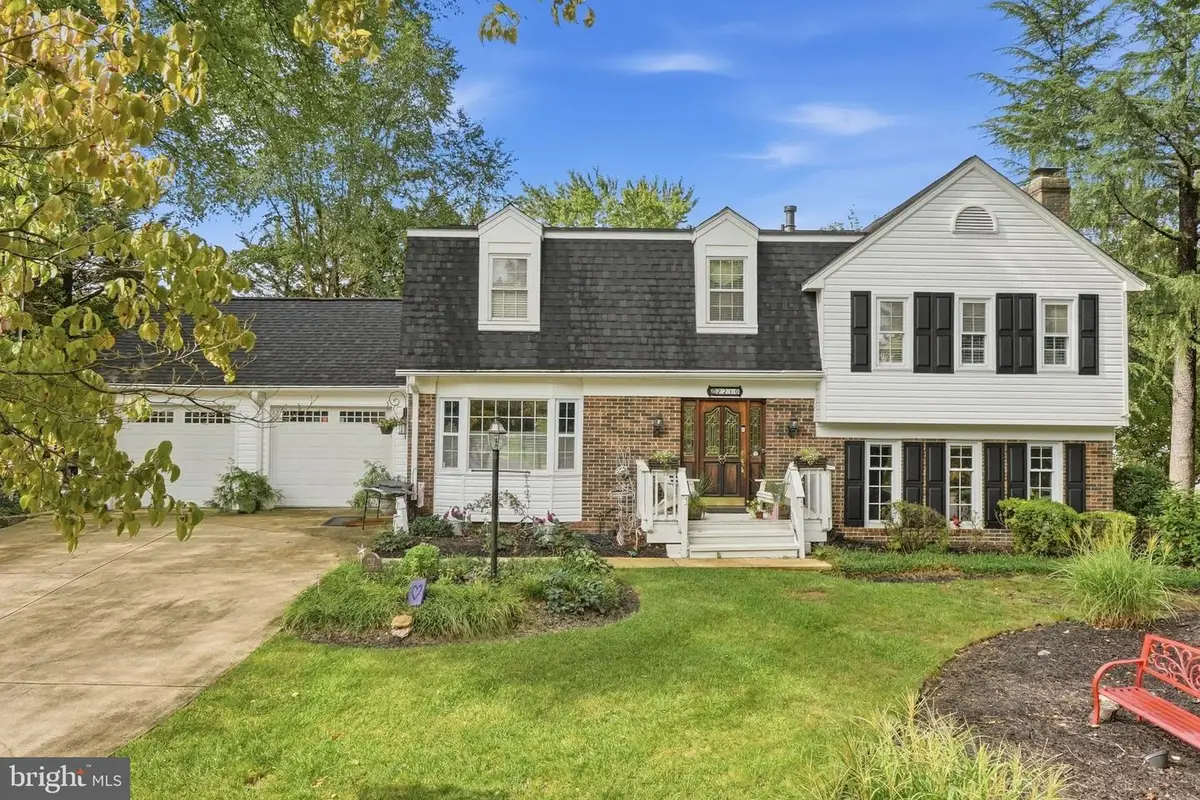 2210 Loch Lomond Dr, Vienna, VA 22181 - #1