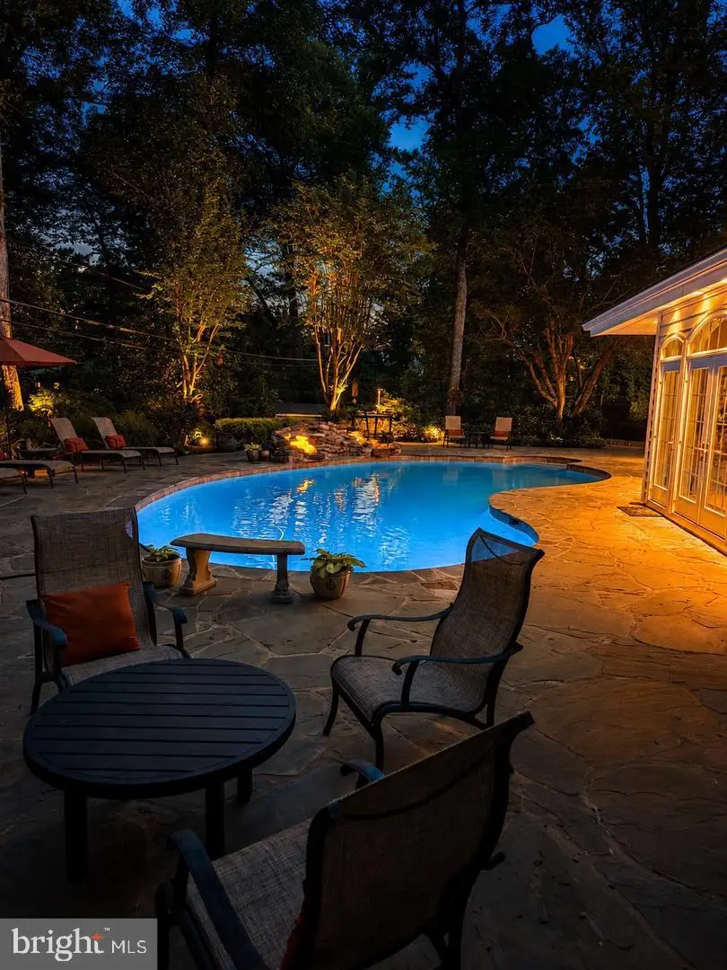 304 Chesapeake Dr, Great Falls, VA 22066 - #2