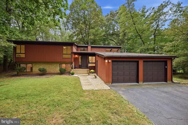 10411 Hunter Ridge Dr, OAKTON, VA 22124