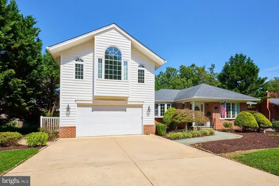 3032 Crane Dr, Falls Church, VA 22042 - #2