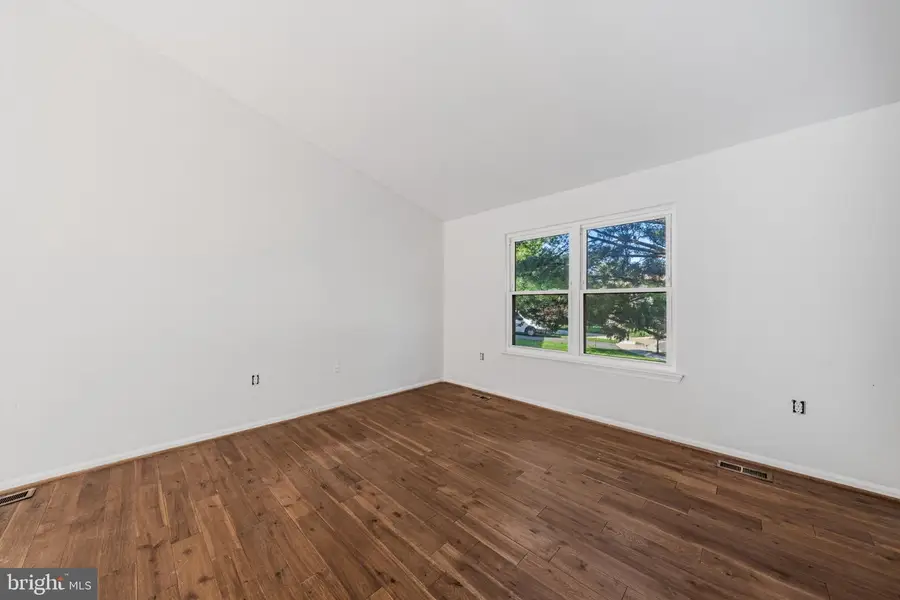 1000 Jeff Ryan Dr, Herndon, VA 20170 - #3