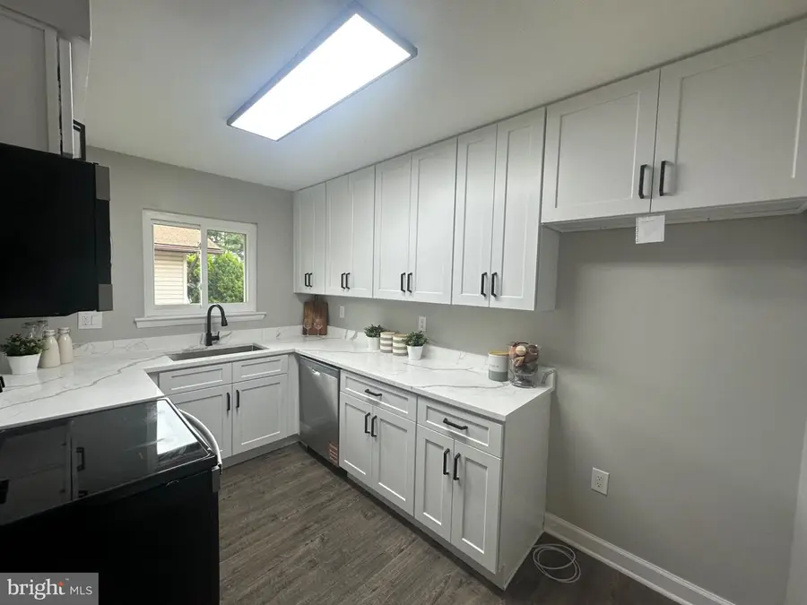 4181 Meadowland Ct, Chantilly, VA 20151 - #2