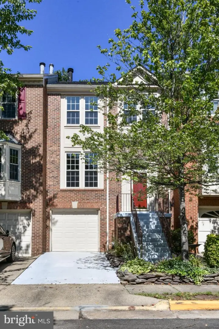 14776 Flower Hill Dr, Centreville, VA 20120 - #1